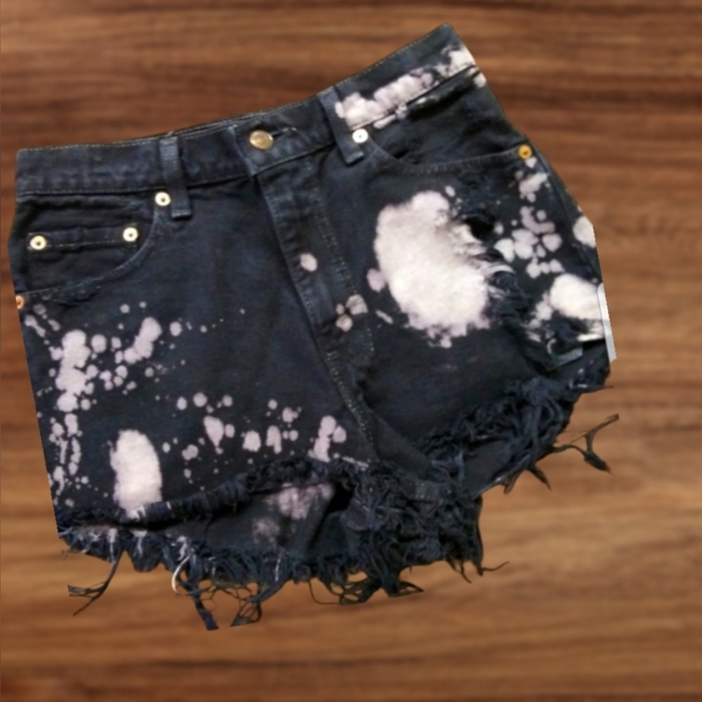 🌞HP🌞Levi's 550 Distressed/Bleach Jean Shorts